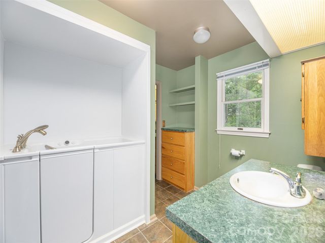 200 Heathcote Road, Hendersonville, NC 28791