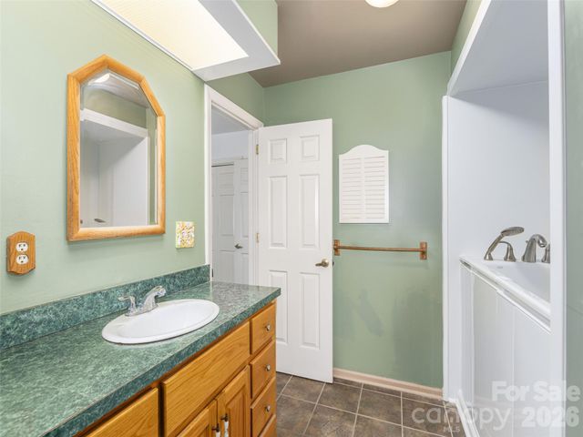200 Heathcote Road, Hendersonville, NC 28791