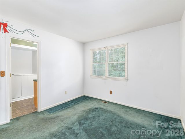 200 Heathcote Road, Hendersonville, NC 28791