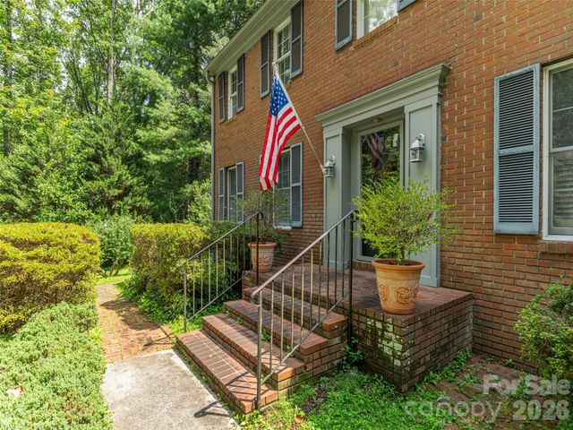 200 Heathcote Road, Hendersonville, NC 28791