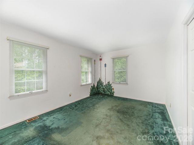 200 Heathcote Road, Hendersonville, NC 28791