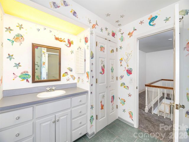 200 Heathcote Road, Hendersonville, NC 28791