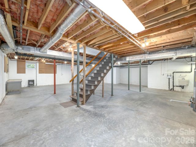 200 Heathcote Road, Hendersonville, NC 28791