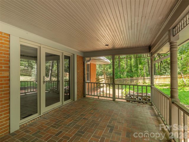 200 Heathcote Road, Hendersonville, NC 28791