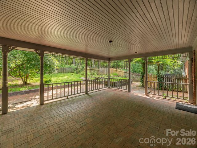 200 Heathcote Road, Hendersonville, NC 28791