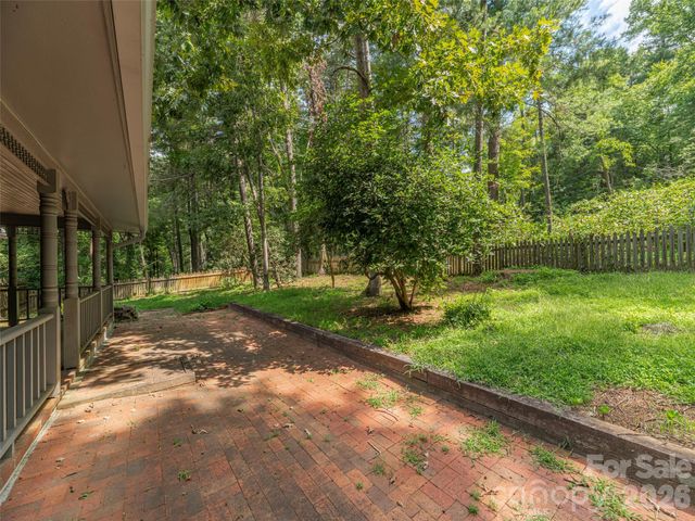 200 Heathcote Road, Hendersonville, NC 28791