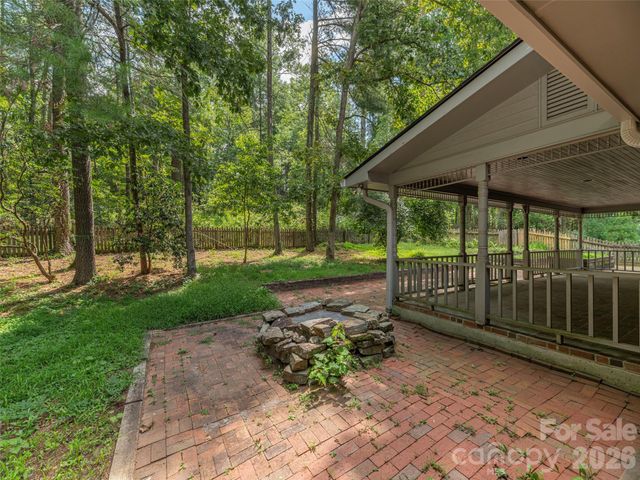 200 Heathcote Road, Hendersonville, NC 28791