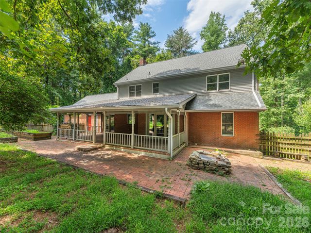 200 Heathcote Road, Hendersonville, NC 28791