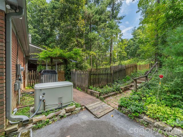 200 Heathcote Road, Hendersonville, NC 28791