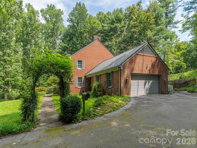 200 Heathcote Road, Hendersonville, NC 28791