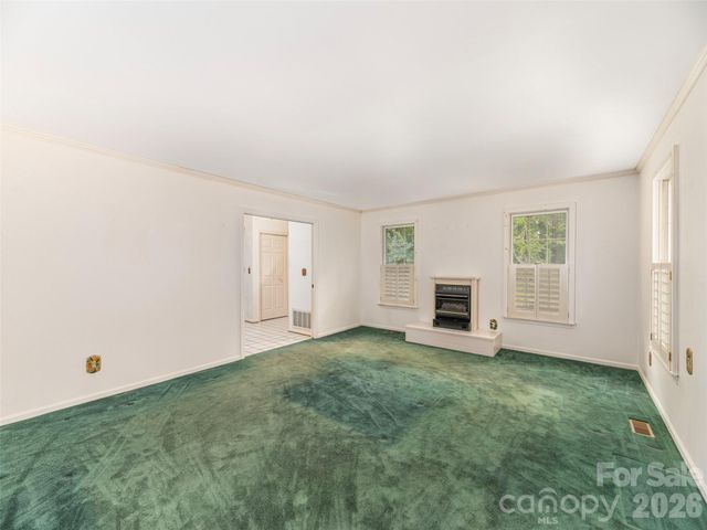 200 Heathcote Road, Hendersonville, NC 28791