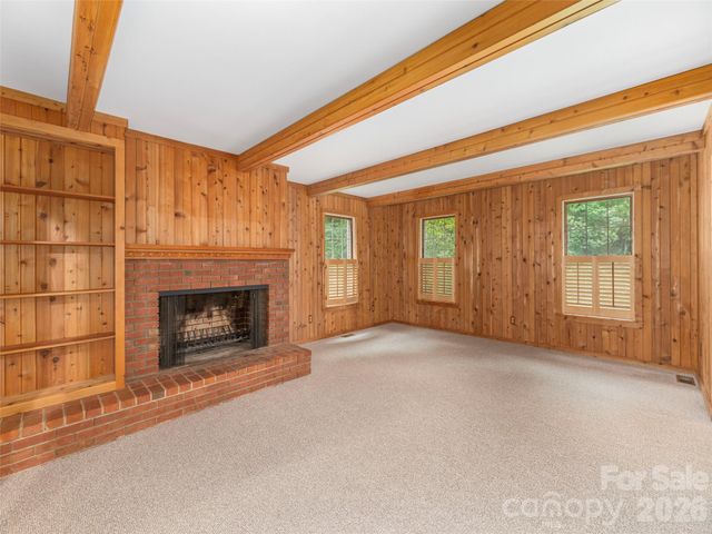 200 Heathcote Road, Hendersonville, NC 28791