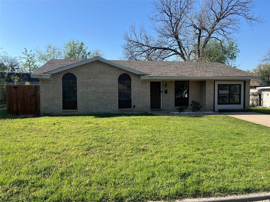 2605 Laurel Street, Grand Prairie, TX 75050