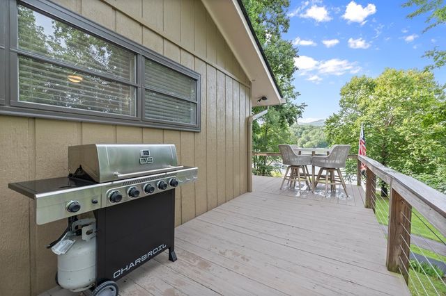 3755 Woods Creek Drive, Young Harris, GA 30582