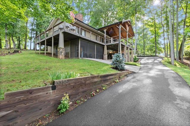 3755 Woods Creek Drive, Young Harris, GA 30582