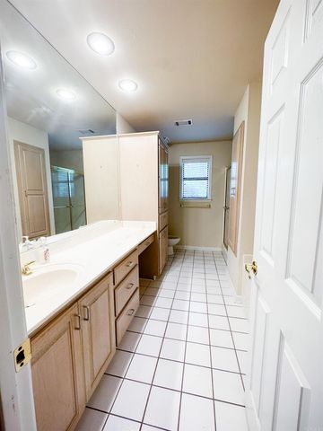 912 Nottingham Court, Benton, AR 72019