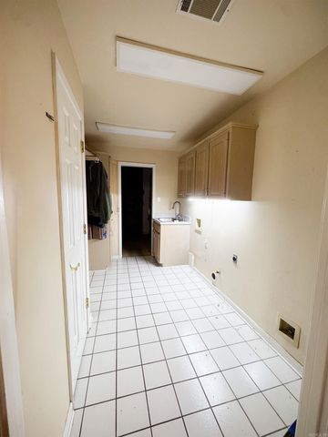 912 Nottingham Court, Benton, AR 72019