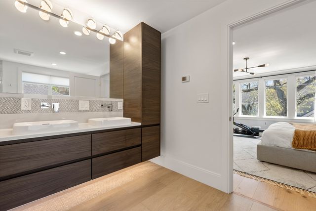 80 Verndale St 80, Brookline, MA 02446