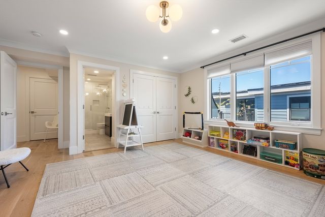 80 Verndale St 80, Brookline, MA 02446