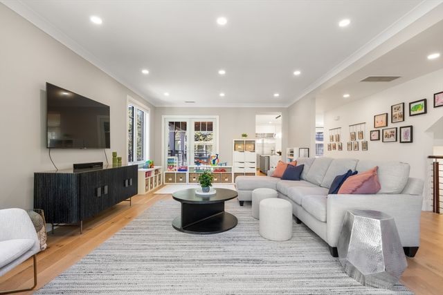 80 Verndale St 80, Brookline, MA 02446