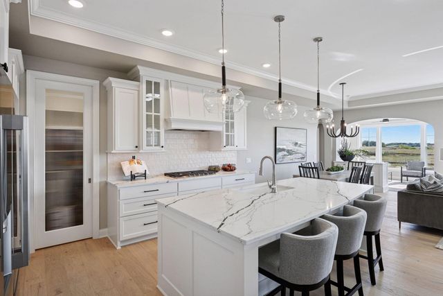 9115 Mills Lane, Chanhassen, MN 55317