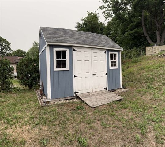 15 Wenonah Dr, Ludlow, MA 01056