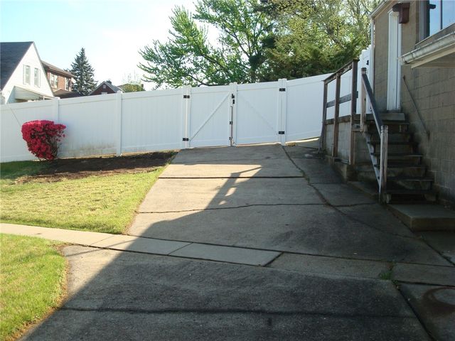 133 Mifflin St, Whitaker, PA 15120
