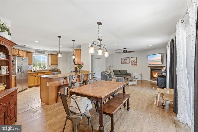4 GREENBRIAR DR, Tuckerton, NJ 08087