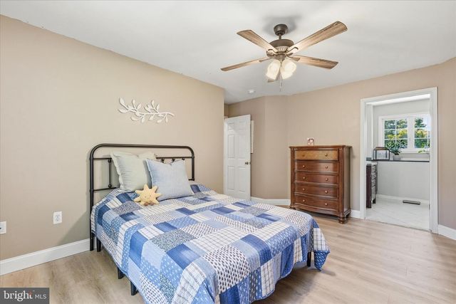 4 GREENBRIAR DR, Tuckerton, NJ 08087