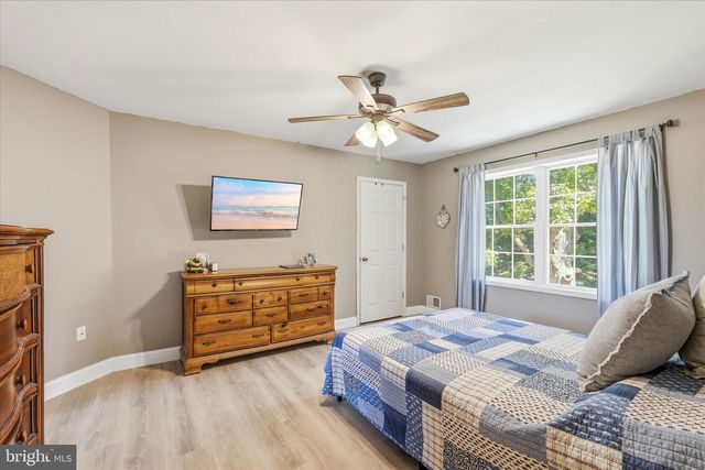 4 GREENBRIAR DR, Tuckerton, NJ 08087
