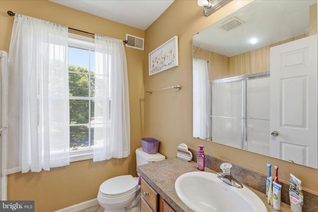 4 GREENBRIAR DR, Tuckerton, NJ 08087