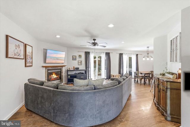 4 GREENBRIAR DR, Tuckerton, NJ 08087