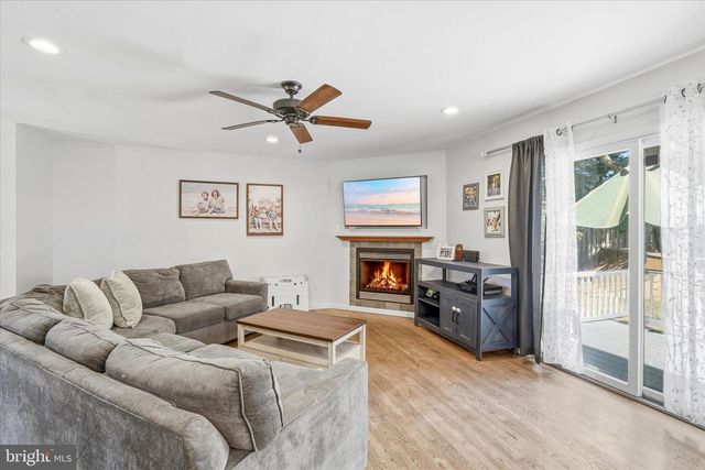 4 GREENBRIAR DR, Tuckerton, NJ 08087
