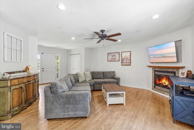 4 GREENBRIAR DR, Tuckerton, NJ 08087