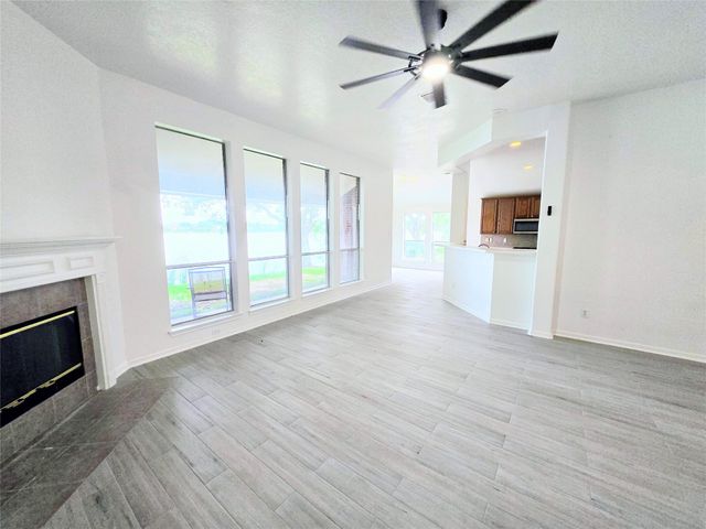 4018 Crystal Lake Circle N, Pearland, TX 77584