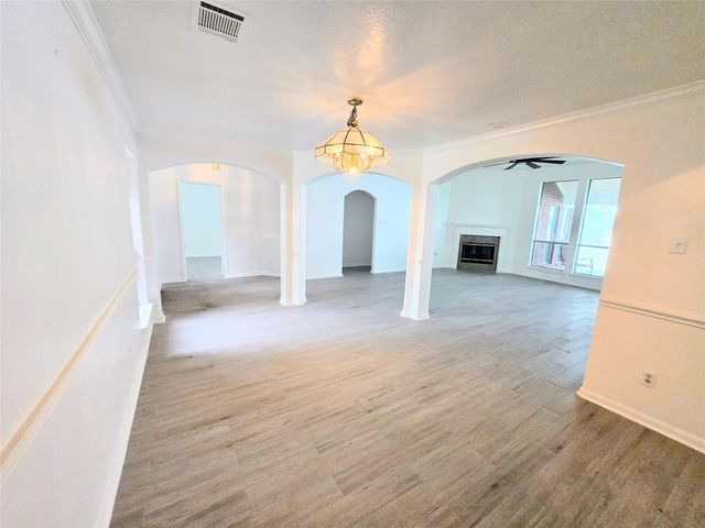 4018 Crystal Lake Circle N, Pearland, TX 77584