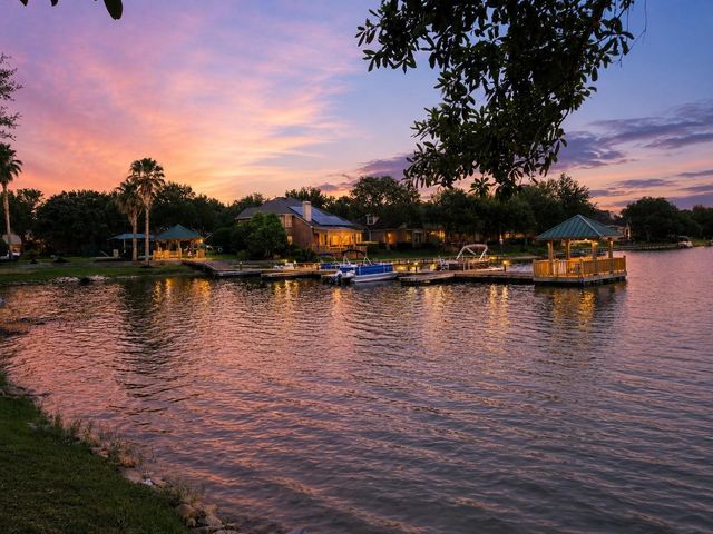 4018 Crystal Lake Circle N, Pearland, TX 77584