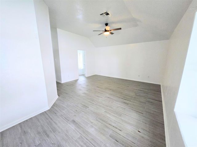 4018 Crystal Lake Circle N, Pearland, TX 77584