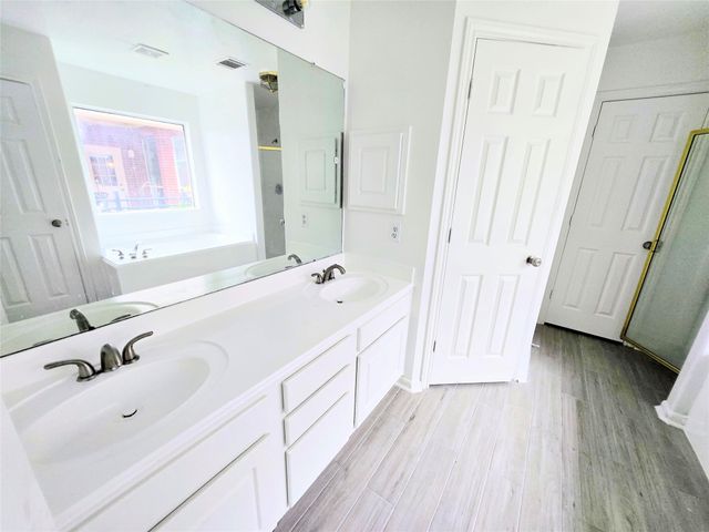 4018 Crystal Lake Circle N, Pearland, TX 77584