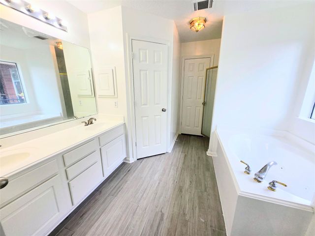 4018 Crystal Lake Circle N, Pearland, TX 77584