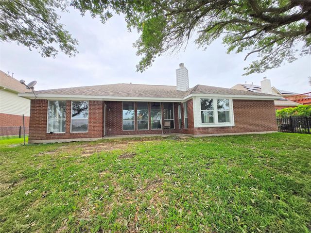 4018 Crystal Lake Circle N, Pearland, TX 77584