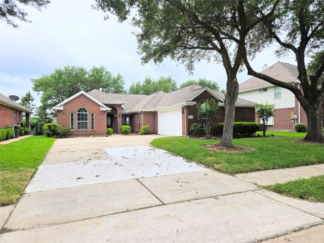 4018 Crystal Lake Circle N, Pearland, TX 77584