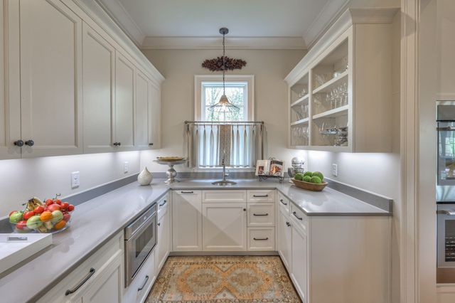 8119 Mountaintop Dr, College Grove, TN 37046