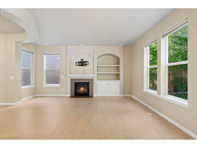 5653 Sw LEE St, Tualatin, OR 97062