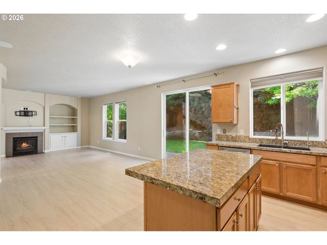 5653 Sw LEE St, Tualatin, OR 97062