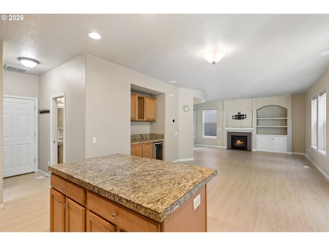 5653 Sw LEE St, Tualatin, OR 97062