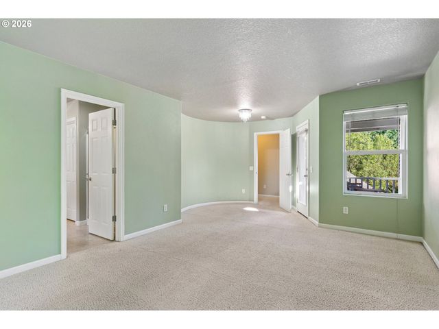 5653 Sw LEE St, Tualatin, OR 97062