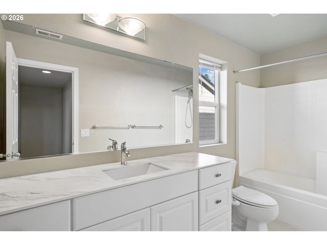 5653 Sw LEE St, Tualatin, OR 97062
