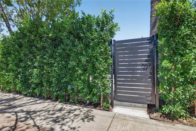 10804 Paso Robles, Granada Hills, CA 91344