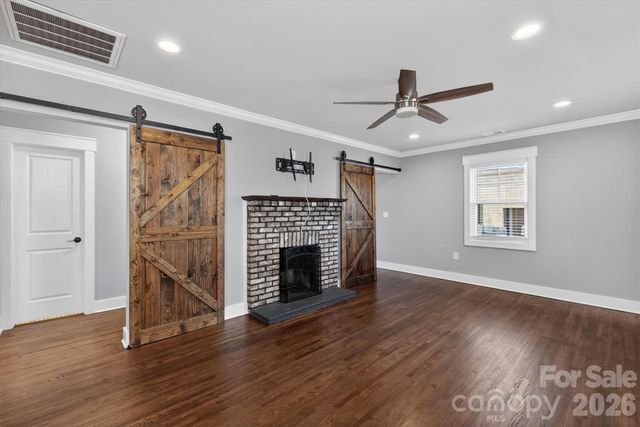 307 E Peterson Drive, Charlotte, NC 28217